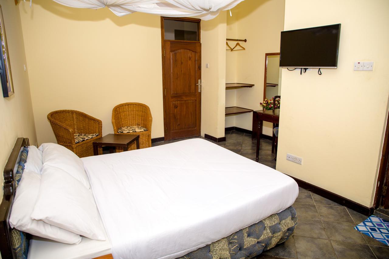 Saadani Tourist Center - Hostel Dar es Salaam Bagian luar foto