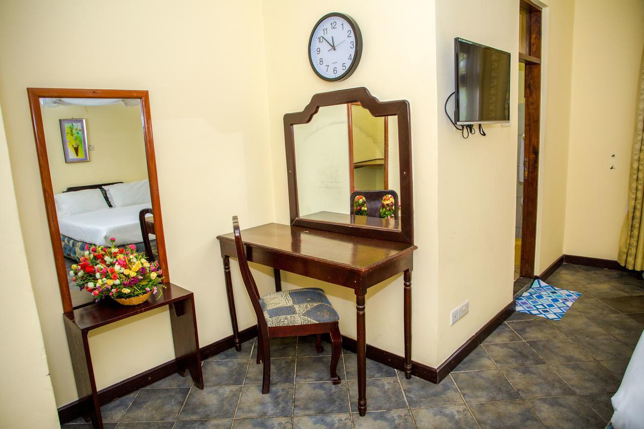 Saadani Tourist Center - Hostel Dar es Salaam Bagian luar foto