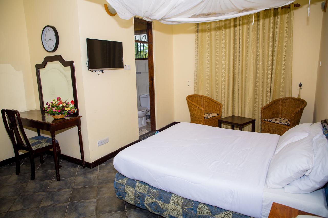 Saadani Tourist Center - Hostel Dar es Salaam Bagian luar foto